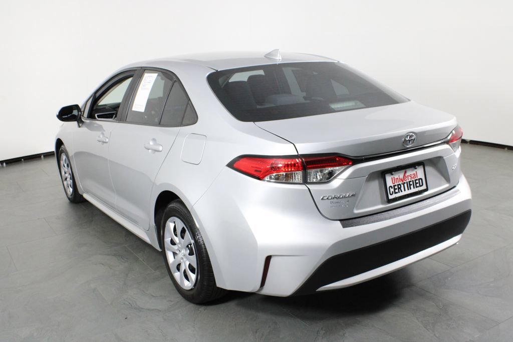 Used 2022 Toyota Corolla LE image 3