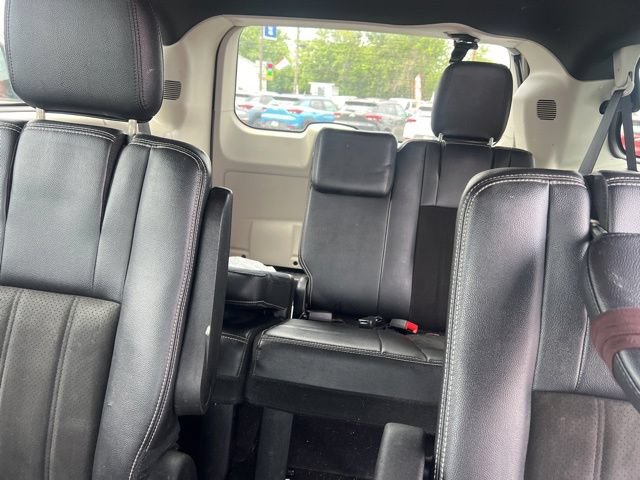 Used 2019 Dodge Grand Caravan SXT FWD image 12