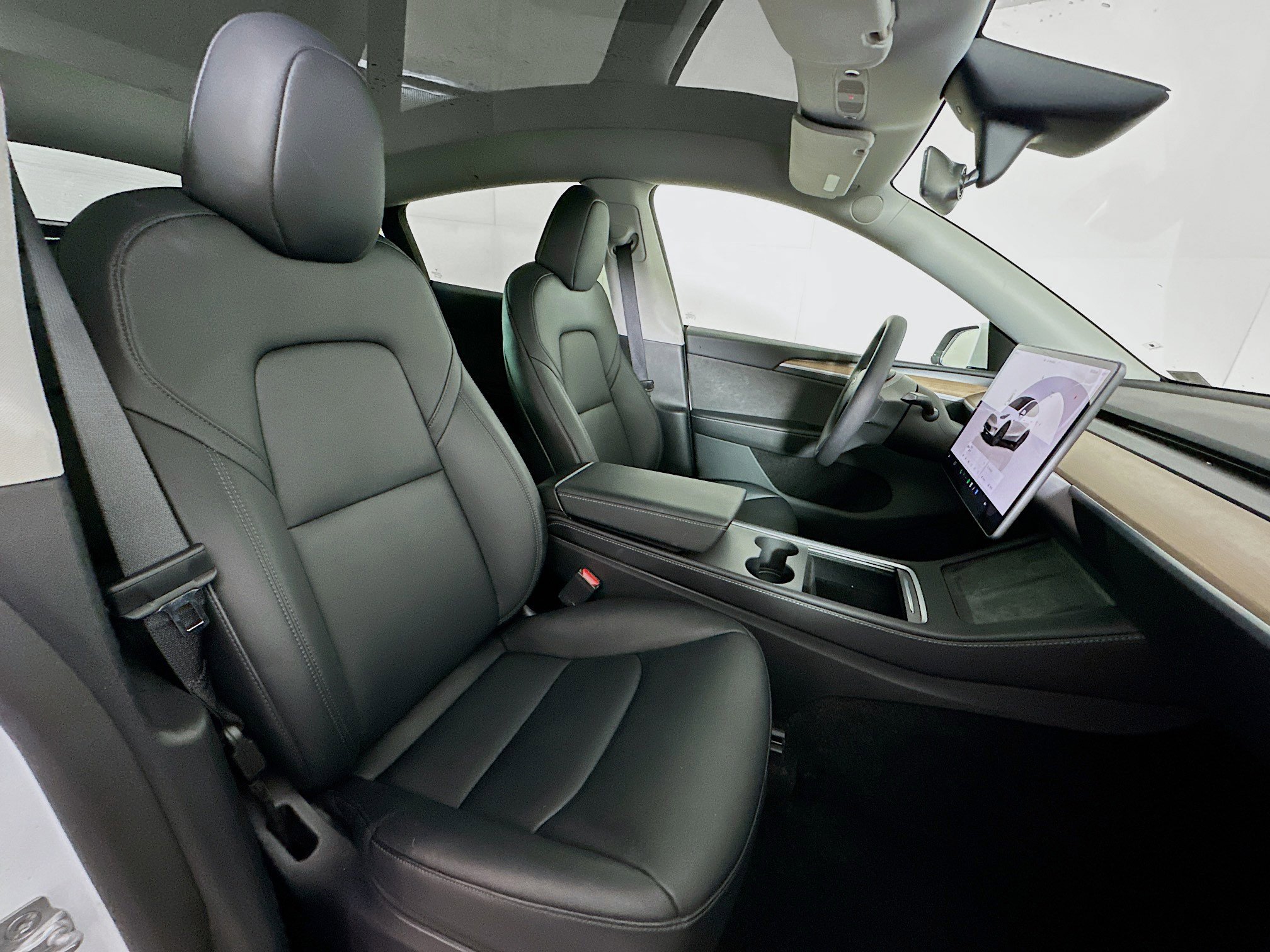 Used 2025 Tesla Model Y Long Range image 30