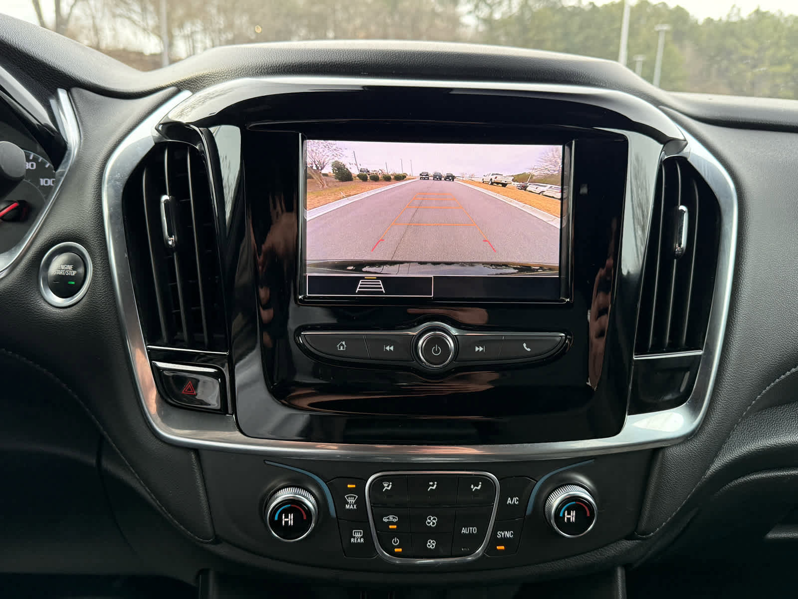 Used 2023 Chevrolet Traverse LT image 19