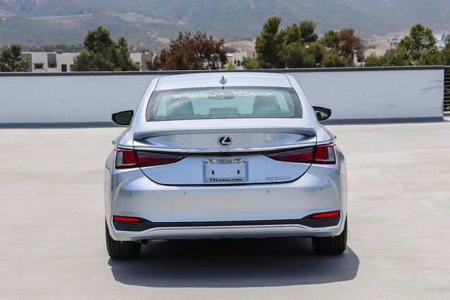 Used 2025 Lexus ES 300h w/ Premium Package FWD image 5