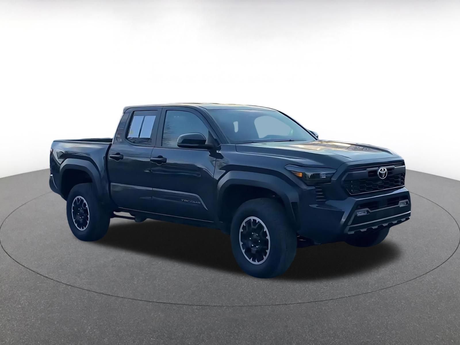 Used 2025 Toyota Tacoma SR video 2