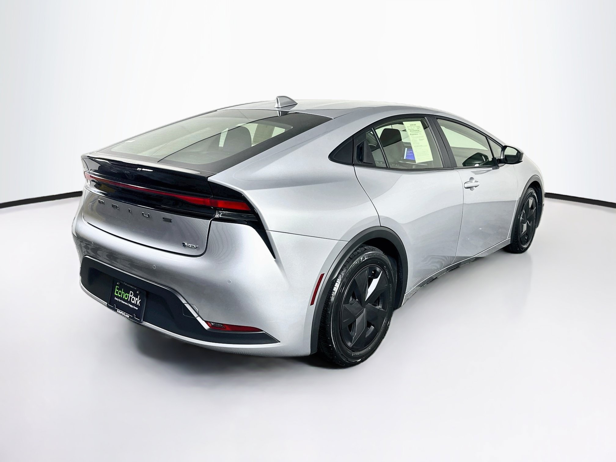 Used 2025 Toyota Prius LE FWD image 9