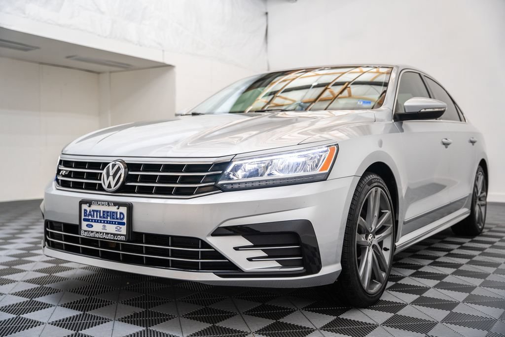 Used 2016 Volkswagen Passat 1.8T R-Line w/ R-Line Lighting Package FWD image 3