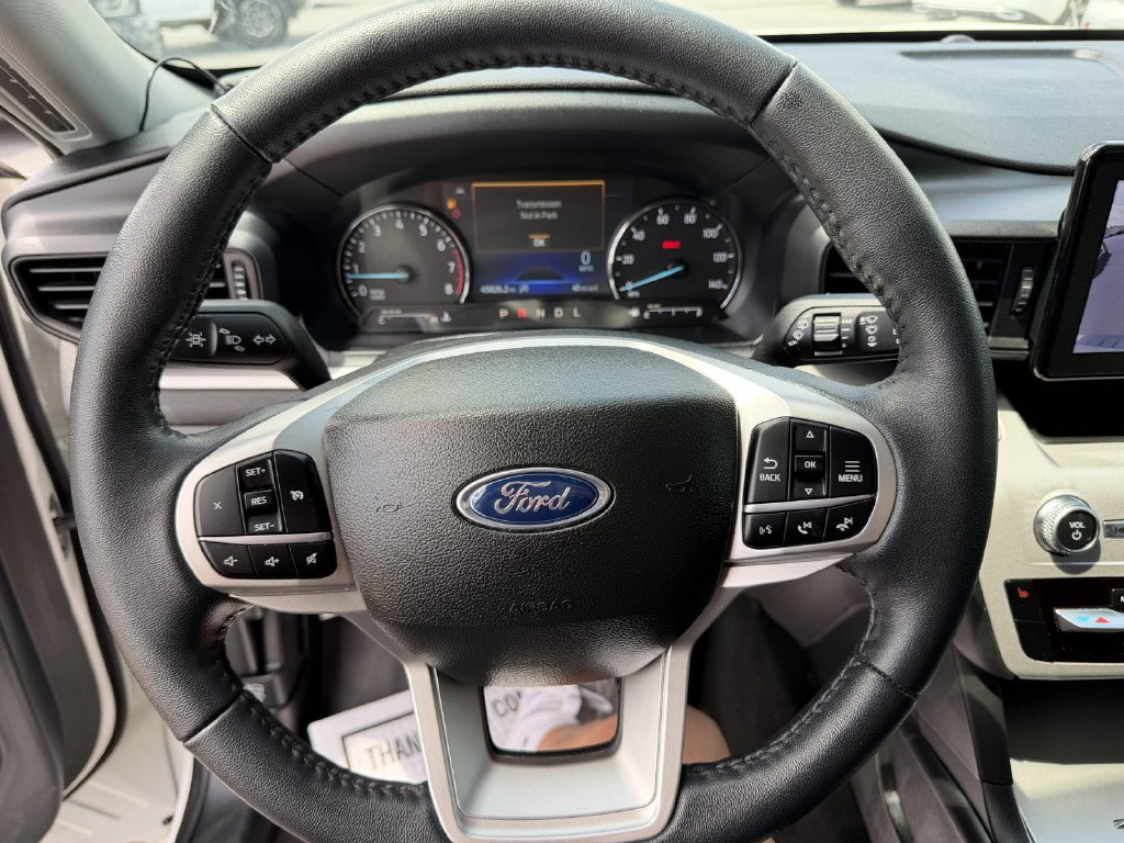 Used 2023 Ford Explorer XLT AWD/4WD image 19