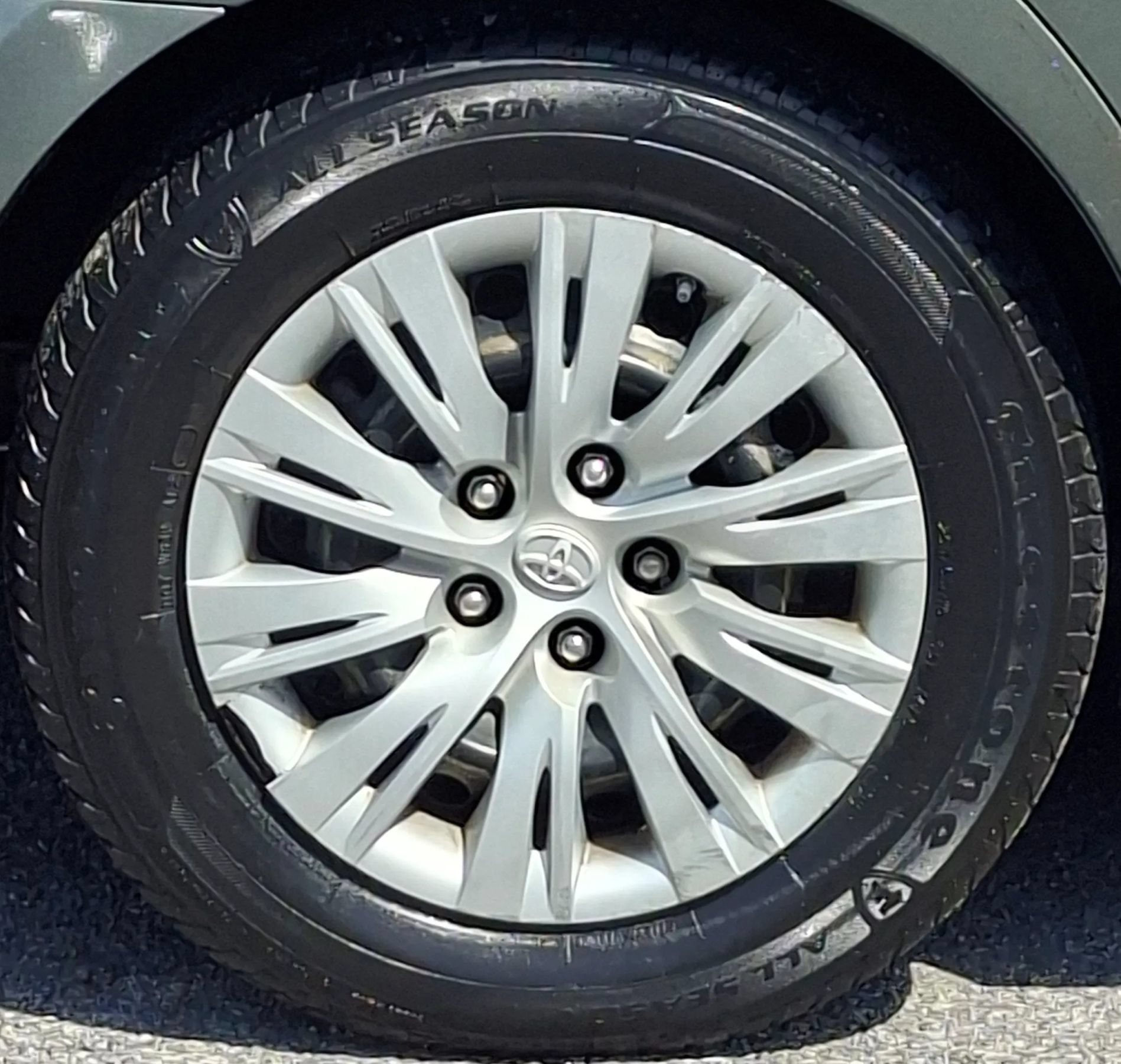 Used 2012 Toyota Camry LE FWD image 23