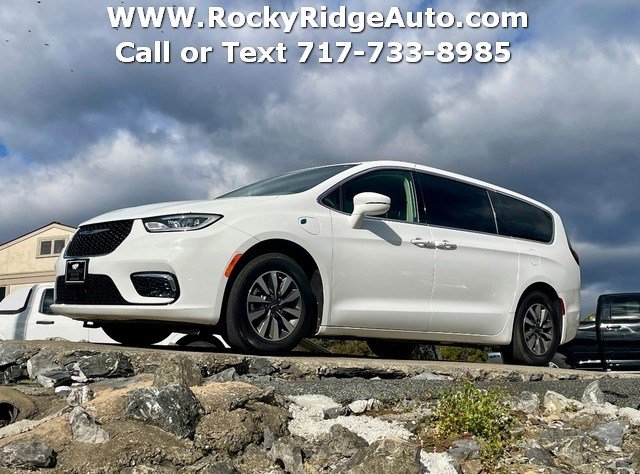 Used 2022 Chrysler Pacifica Touring-L image 1