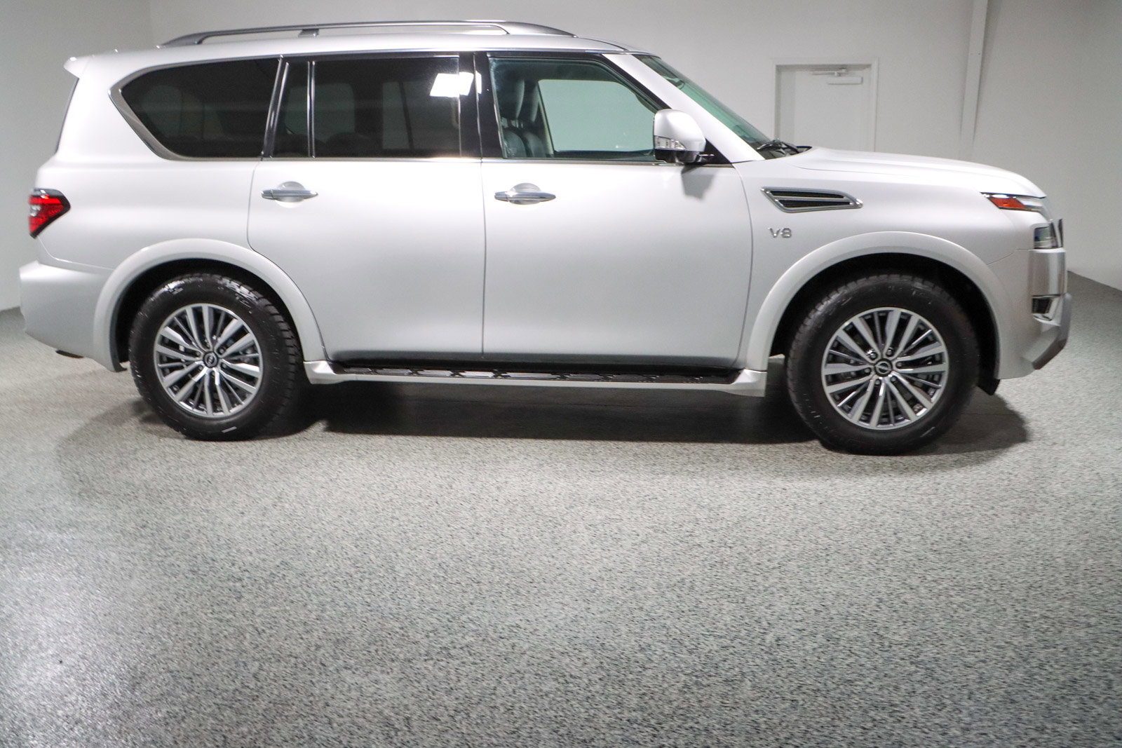 Used 2022 Nissan Armada SL w/ Captain's Chairs Package image 6