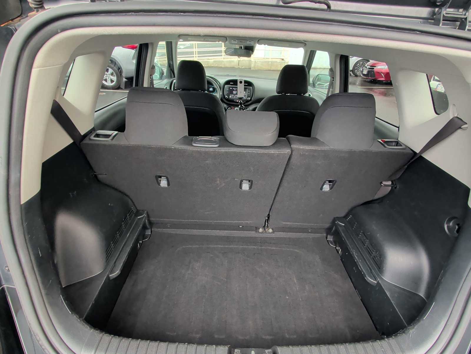 Used 2023 Kia Soul LX w/ LX Technology Package image 18