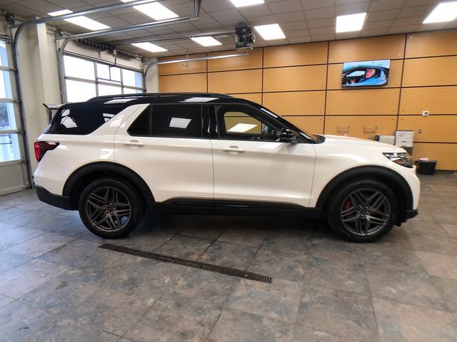 Used 2025 Ford Explorer ST w/ Sun And Sound Package AWD/4WD image 8