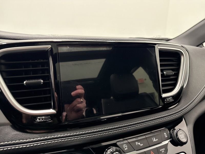 New 2026 Chrysler Pacifica Limited image 35