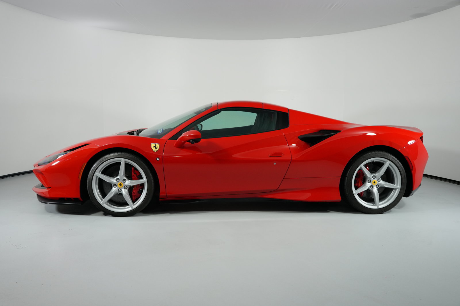Used 2023 Ferrari F8 Spider RWD image 8