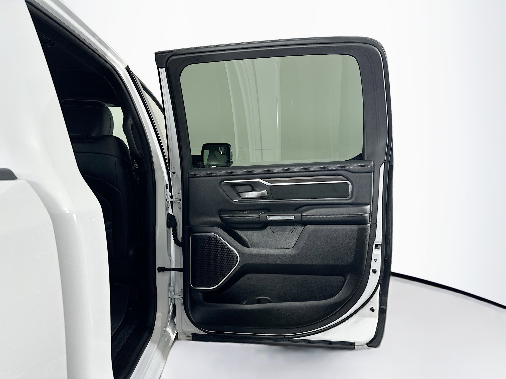 Used 2025 RAM 1500 Laramie image 30