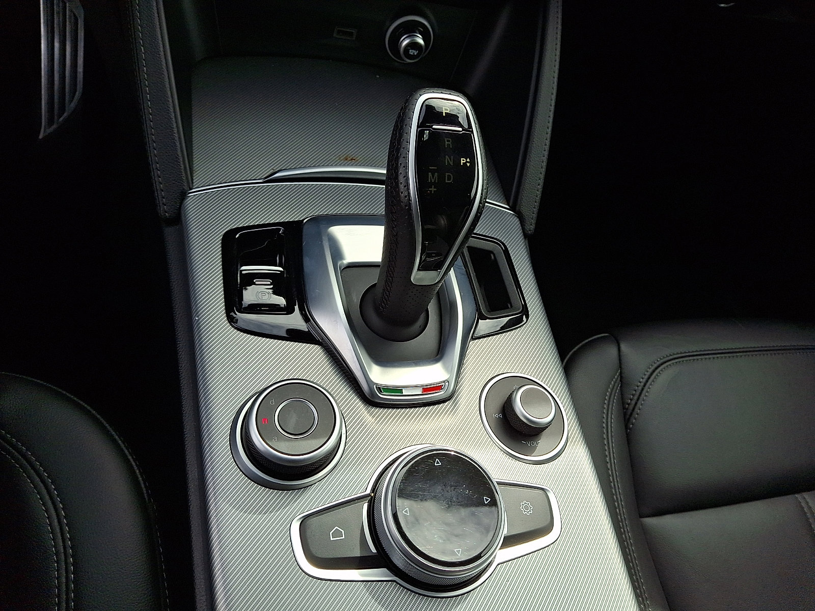 Used 2024 Alfa Romeo Stelvio Ti image 15
