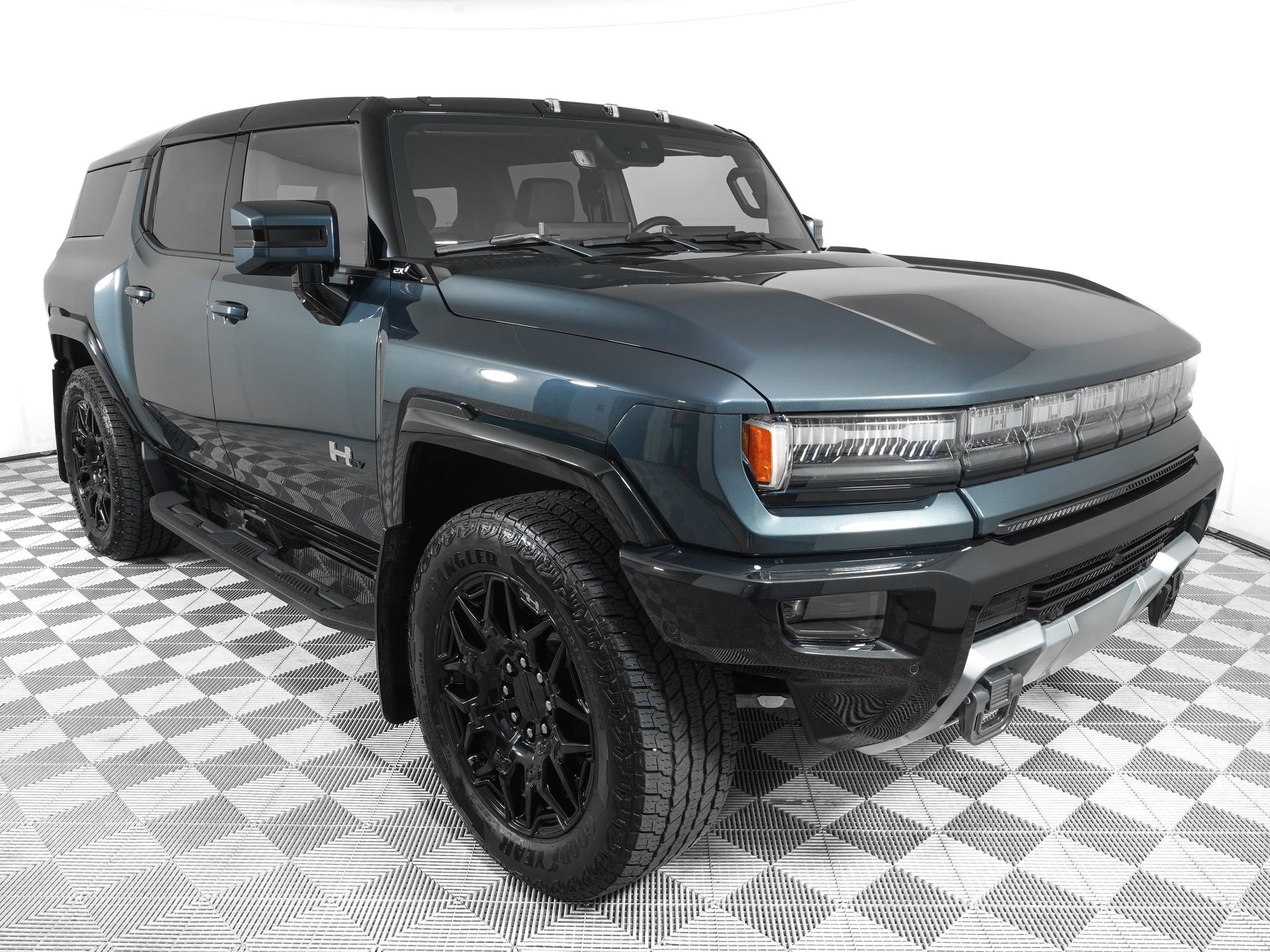 Used 2025 GMC Hummer EV 2X AWD/4WD image 2