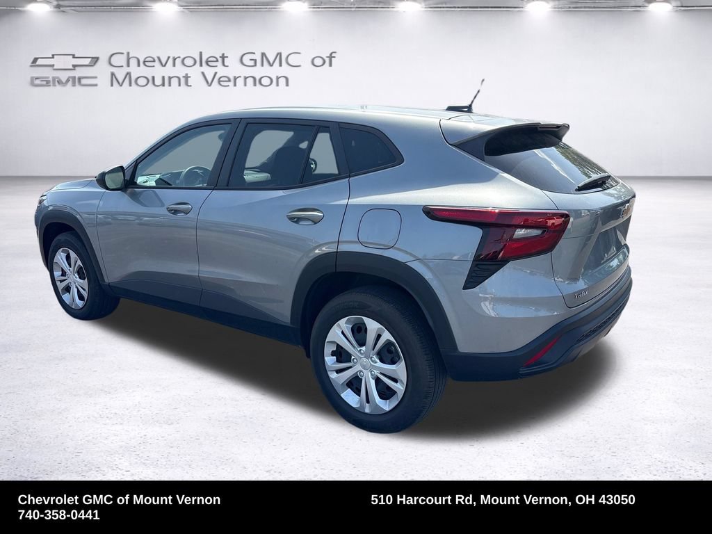 Used 2024 Chevrolet Trax LS w/ Driver Confidence Package FWD image 3