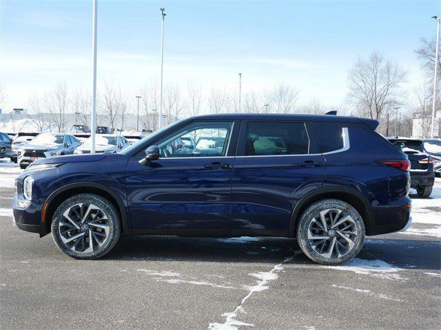 Used 2022 Mitsubishi Outlander SE image 4