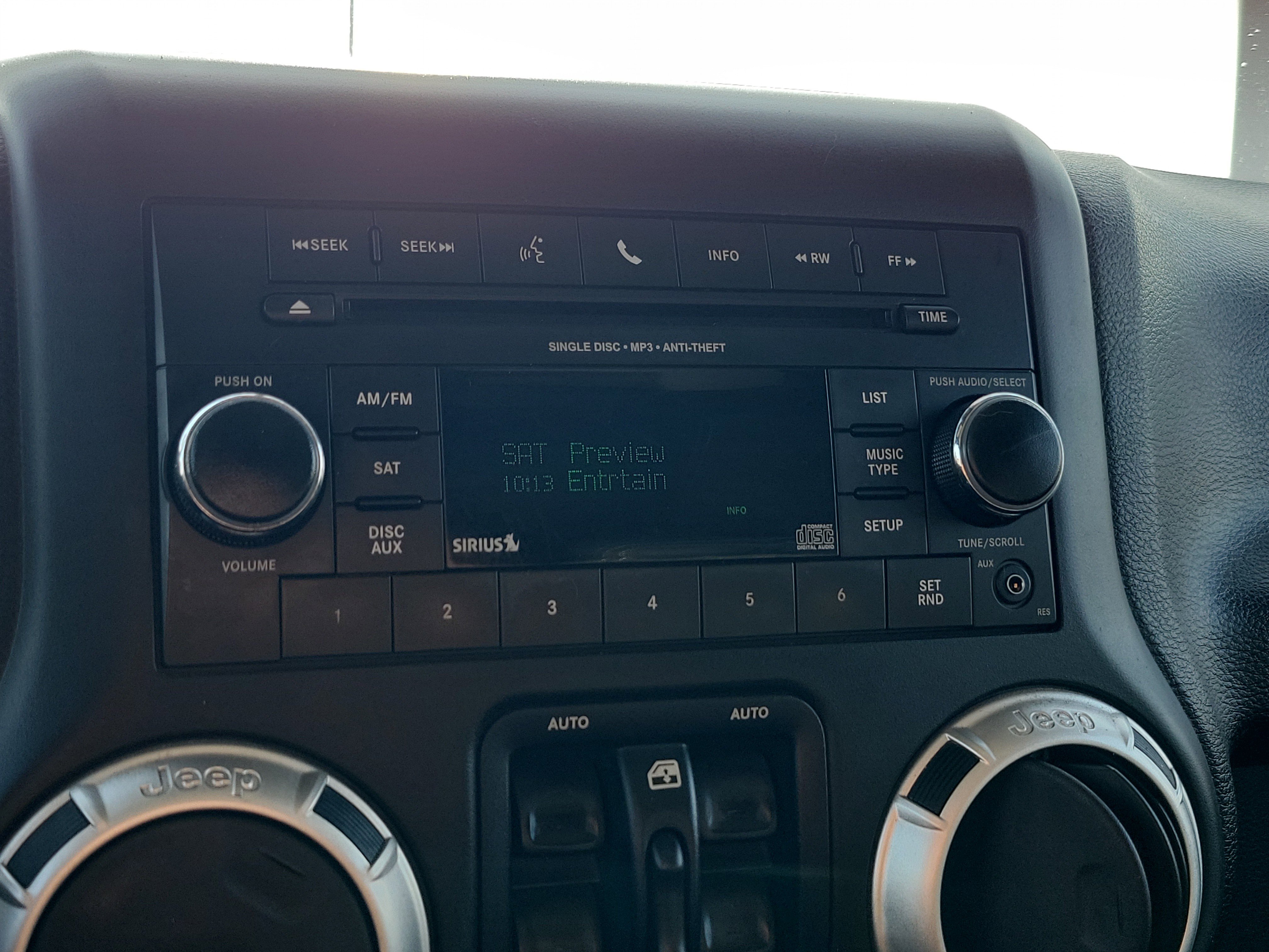 Used 2015 Jeep Wrangler Unlimited Sahara w/ Connectivity Group image 24