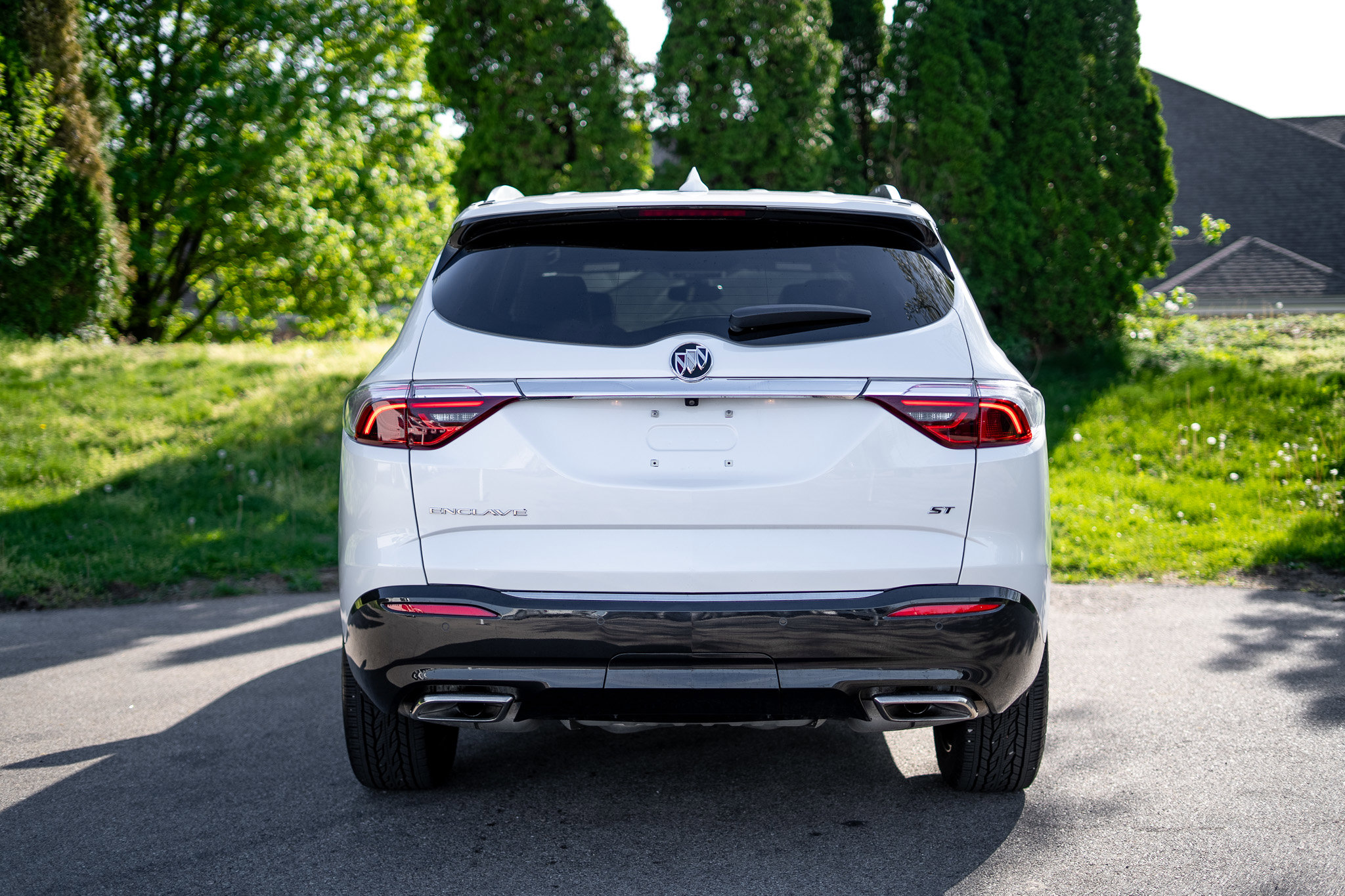 Used 2024 Buick Enclave Essence w/ Sport Touring Edition image 6