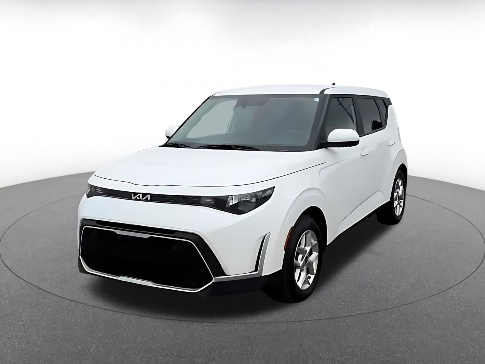 Used 2025 Kia Soul LX w/ LX Technology Package FWD image 7