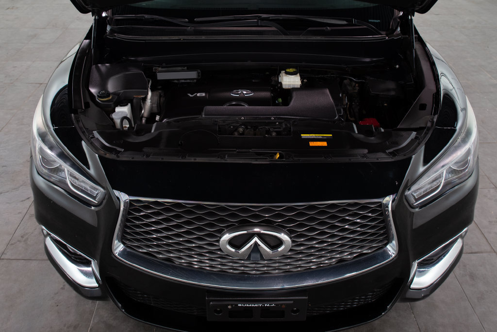 Used 2018 INFINITI QX60 Luxe w/ Premium Plus Package AWD/4WD image 3