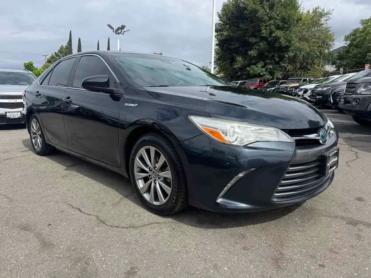 Used 2017 Toyota Camry XLE w/ Moonroof Package