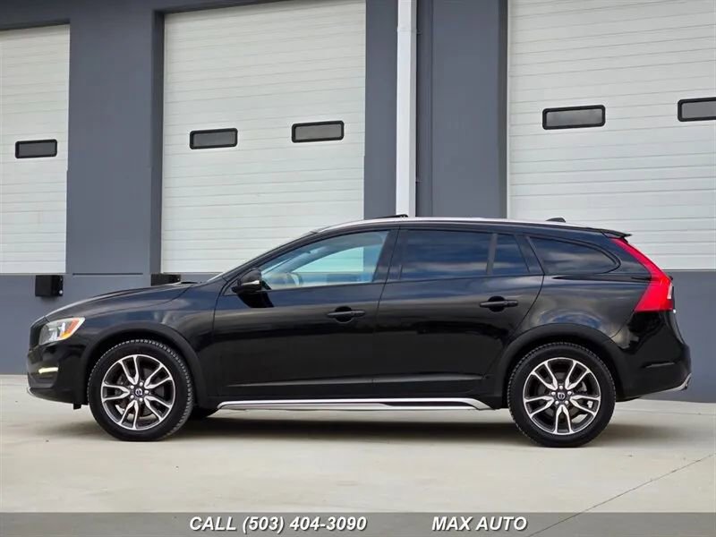 Used 2016 Volvo V60 T5 Cross Country image 5