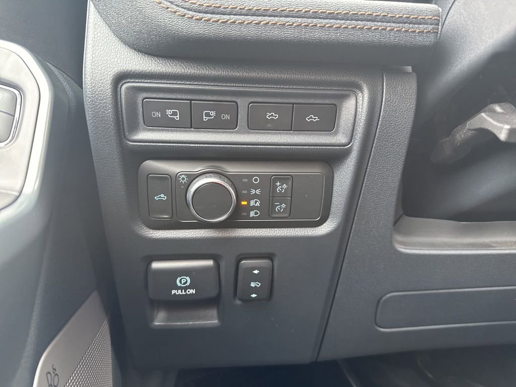 Used 2022 Ford F150 Lightning Lariat image 34