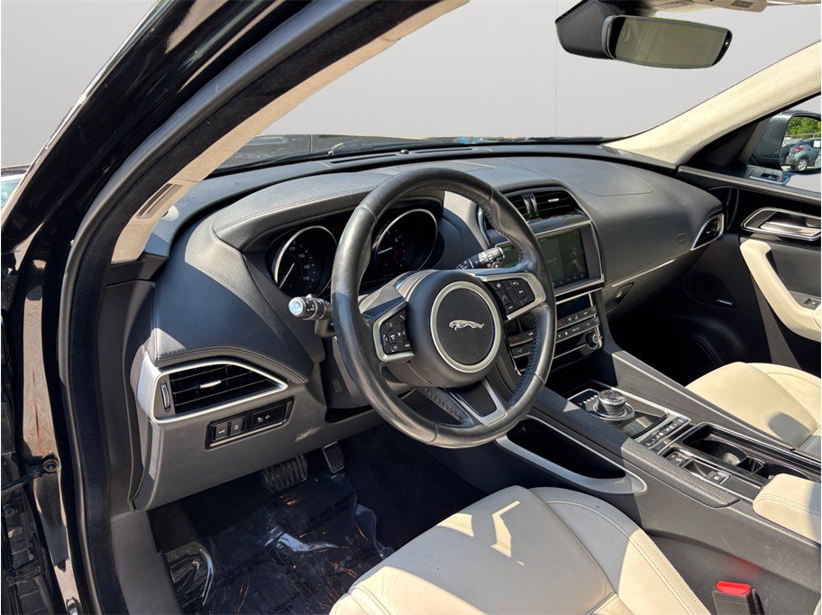 Used 2020 Jaguar F-PACE Prestige AWD/4WD image 6
