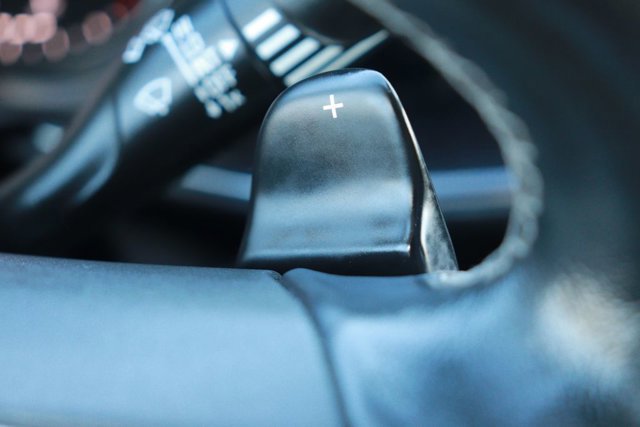 Used 2023 Buick Envision Essence image 23