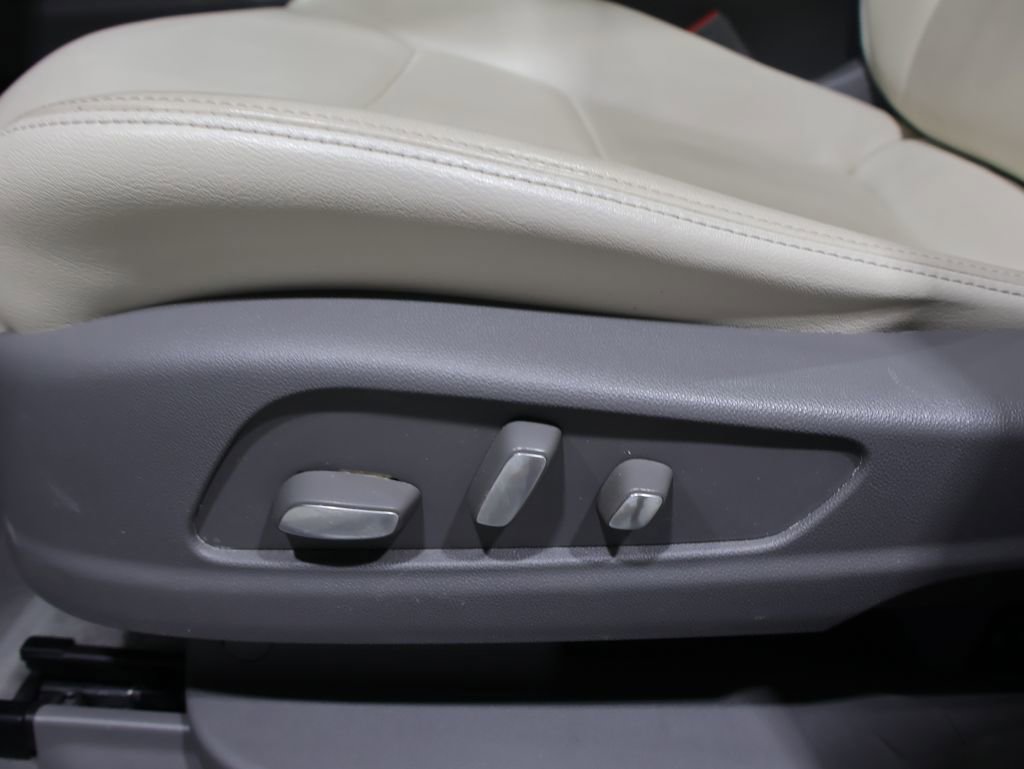 Used 2023 Cadillac XT6 Premium Luxury AWD/4WD image 13