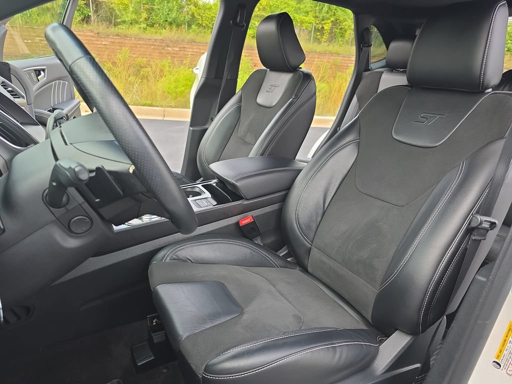 Used 2020 Ford Edge ST w/ Equipment Group 401A AWD/4WD image 18