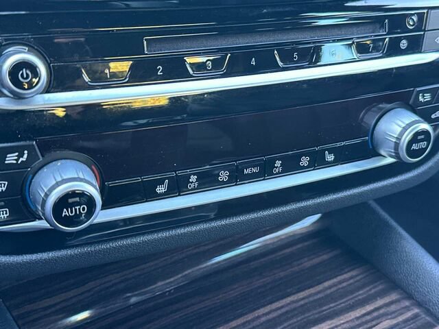 Used 2019 BMW 530e w/ Convenience Package RWD image 24