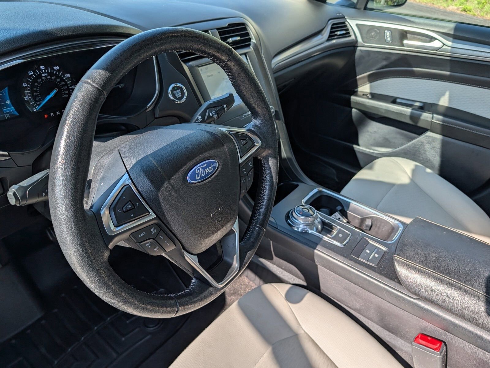 Used 2020 Ford Fusion SE w/ Equipment Group 151A image 26