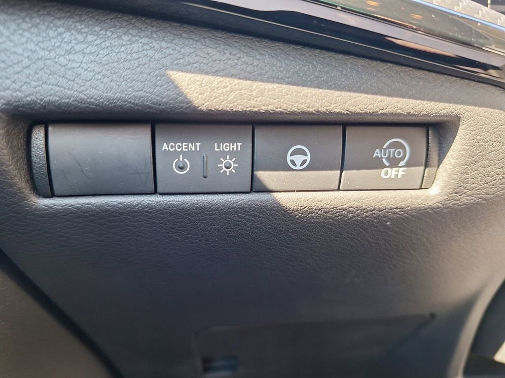 Certified 2025 Nissan Kicks SR w/ Interior Electronics Package image 12