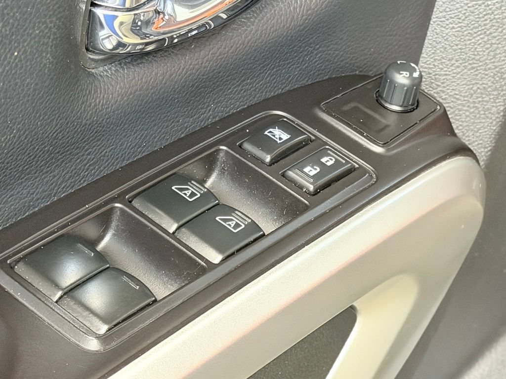 Used 2020 Nissan Titan SV w/ SV Convenience Package AWD/4WD image 12