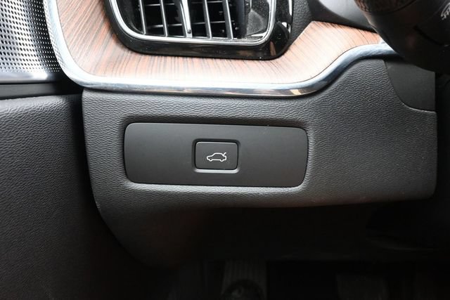 Used 2023 Volvo XC60 B6 Ultimate w/ Protection Package Premier AWD/4WD image 28