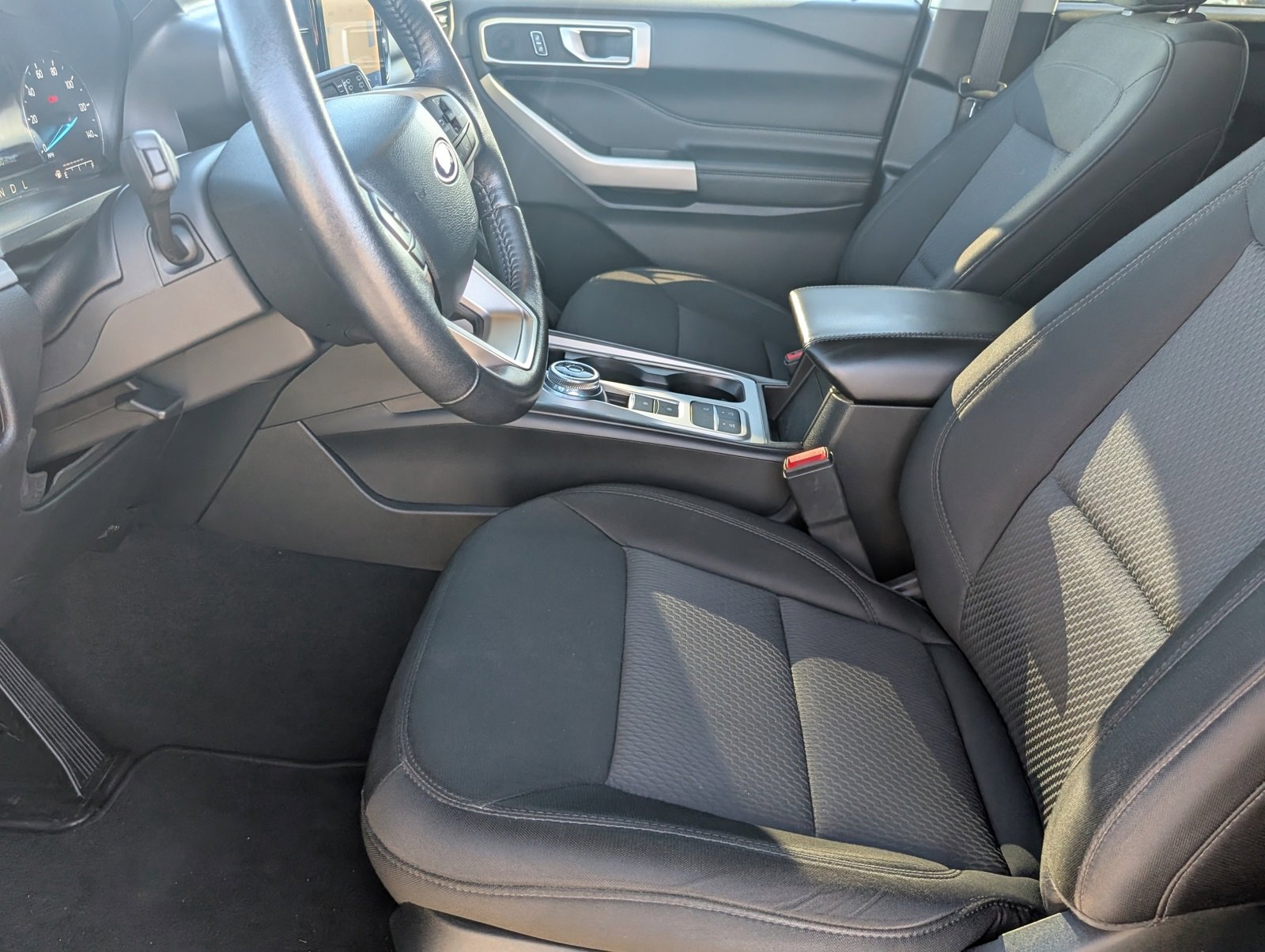 Used 2023 Ford Explorer XLT image 12