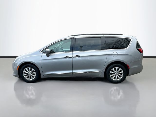 Used 2017 Chrysler Pacifica Touring-L image 9