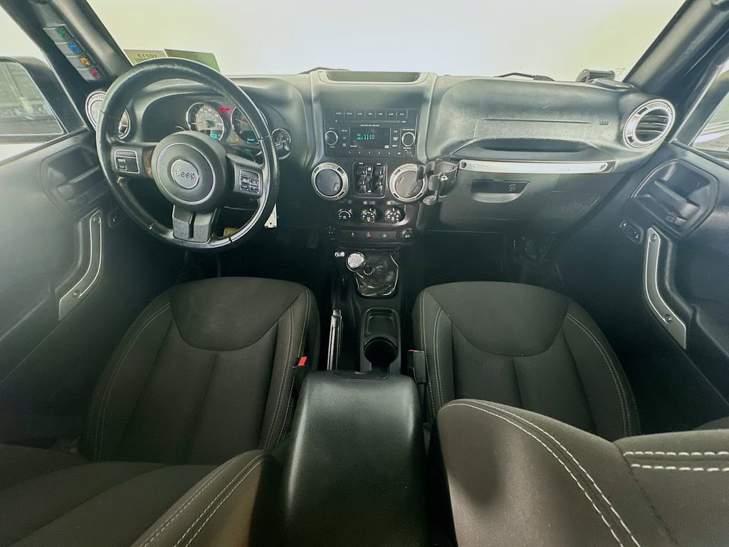 Used 2016 Jeep Wrangler Unlimited Sahara AWD/4WD image 10