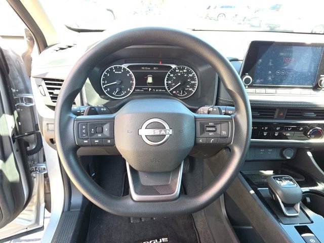 Used 2025 Nissan Rogue S FWD image 15