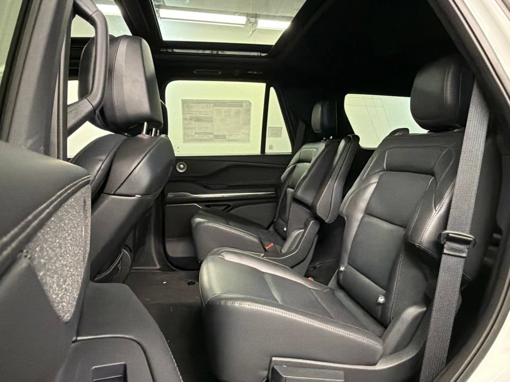 New 2026 Lincoln Navigator Reserve w/ Jet Appearance Package AWD/4WD image 35