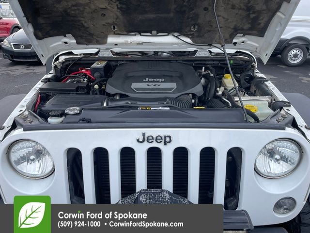 Used 2015 Jeep Wrangler Unlimited Rubicon w/ Connectivity Group image 39