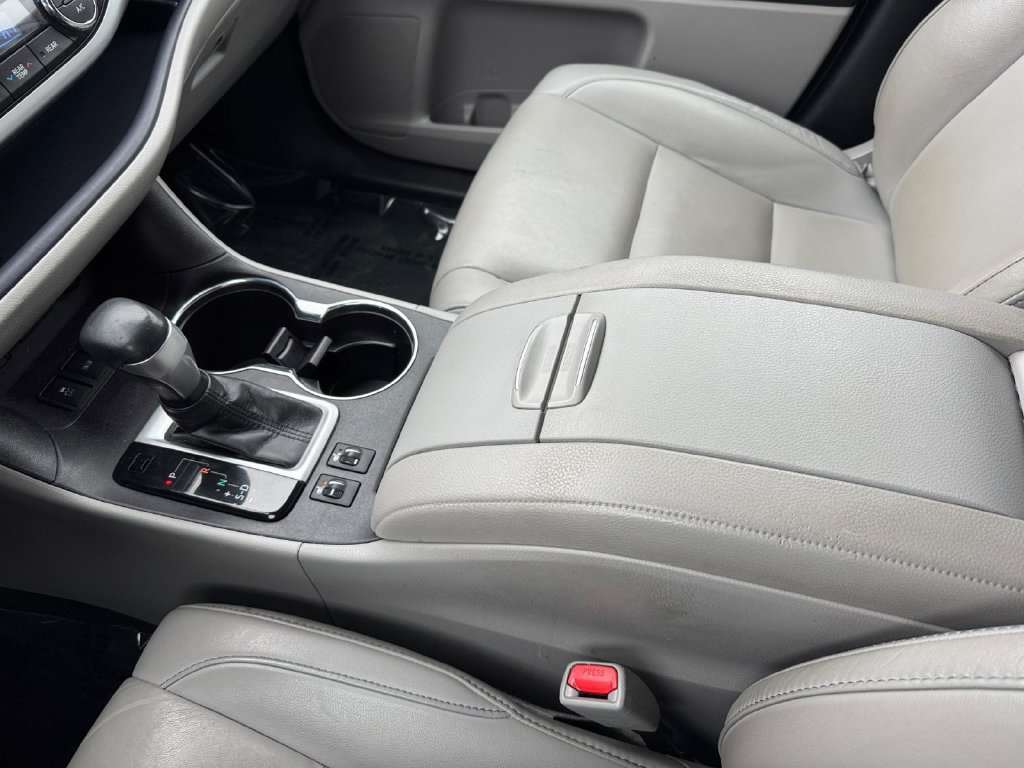 Used 2019 Toyota Highlander XLE AWD/4WD image 26