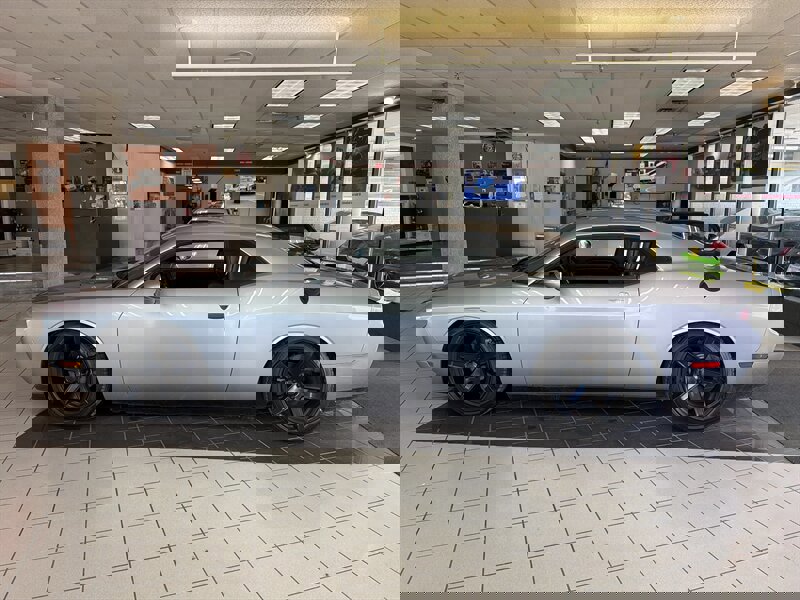 Used 2014 Dodge Challenger R/T image 2