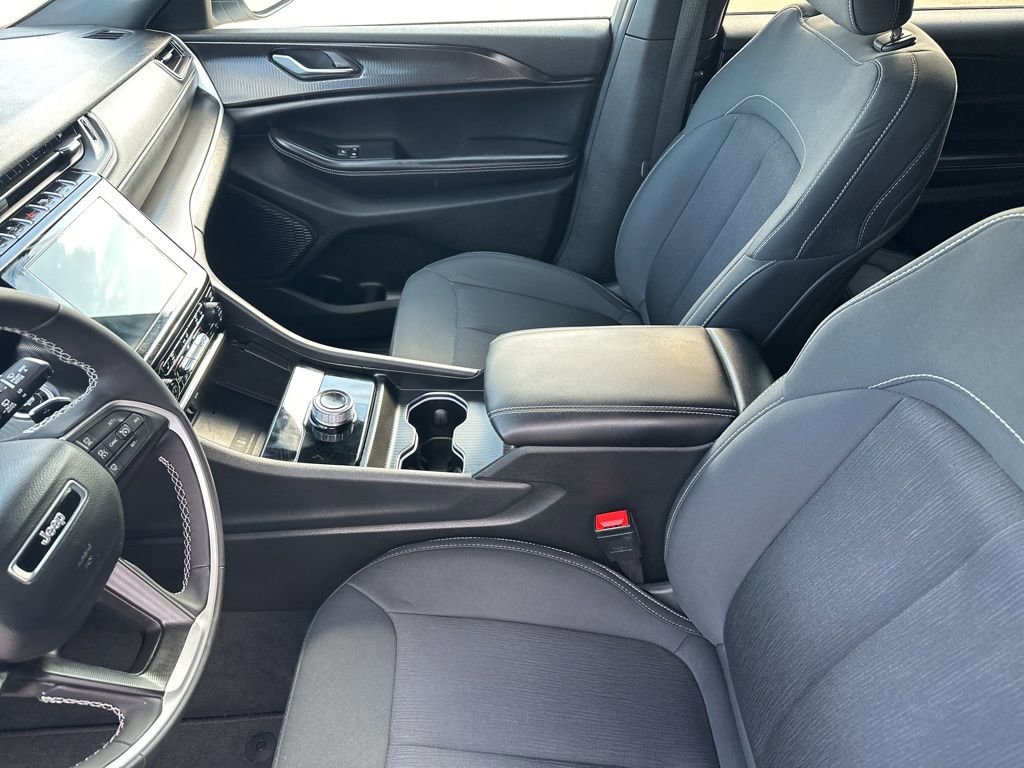 Used 2024 Jeep Grand Cherokee L Laredo w/ Luxury Tech Group I image 10