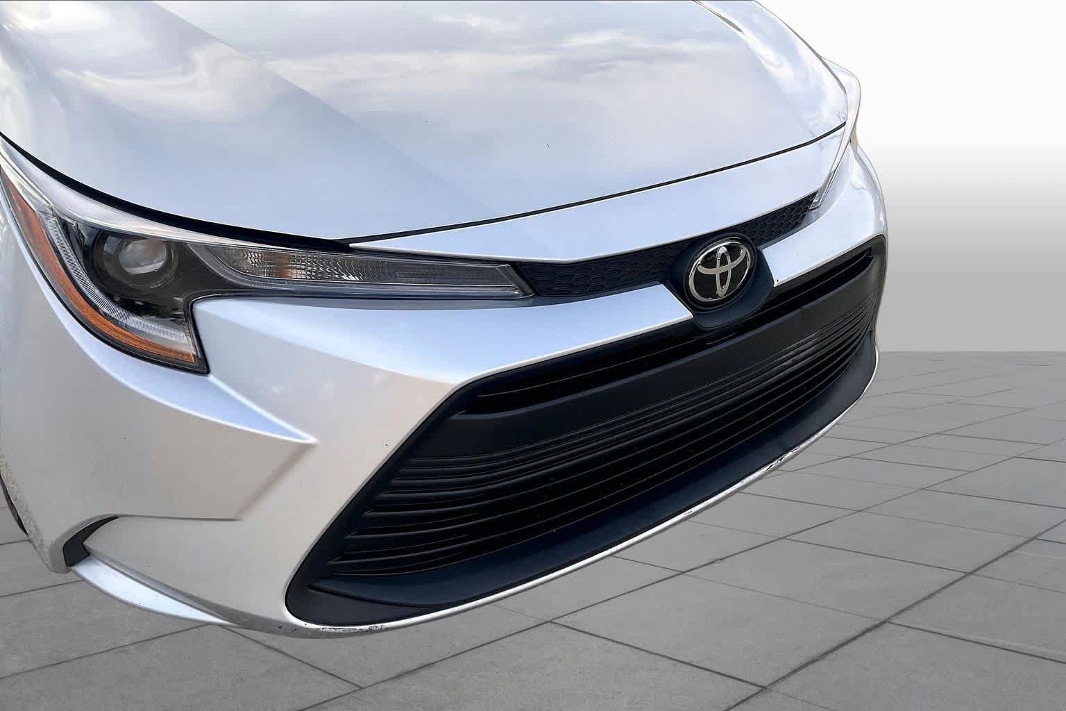 Used 2025 Toyota Corolla LE FWD image 29