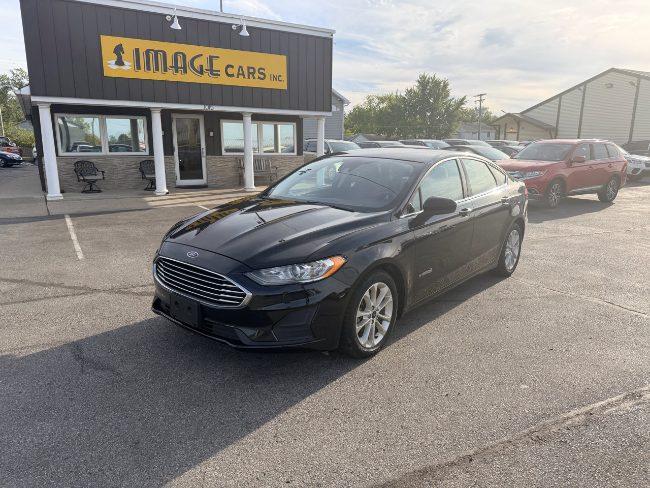 Used 2019 Ford Fusion SE image 2
