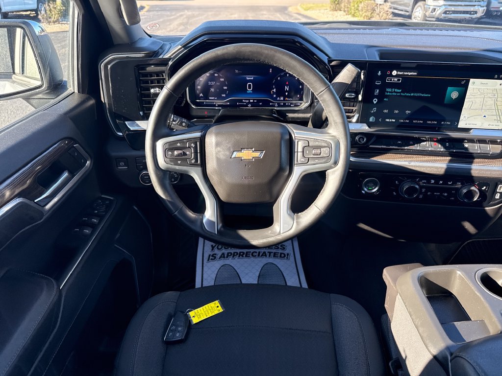 Used 2024 Chevrolet Silverado 1500 LT AWD/4WD image 25