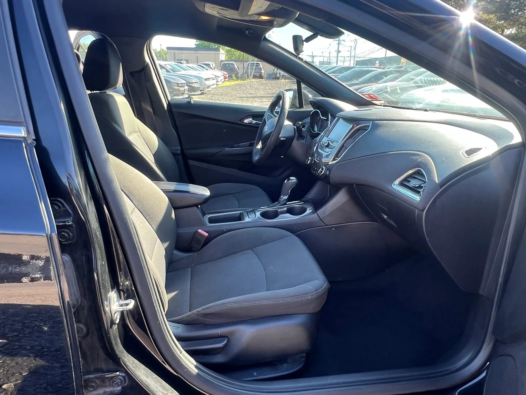 Used 2017 Chevrolet Cruze LT w/ Convenience Package FWD image 27